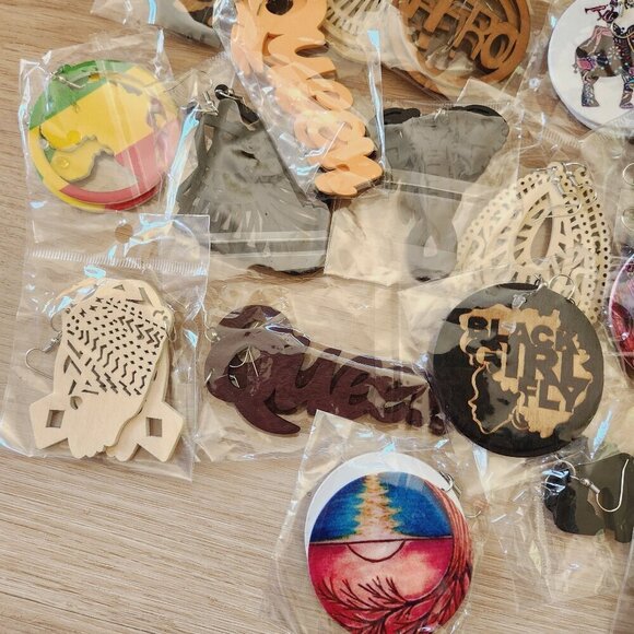 African Queen Black Girl Empowerment Wooden Statement Hook Earrings Lot 20 Pc - Picture 6 of 6